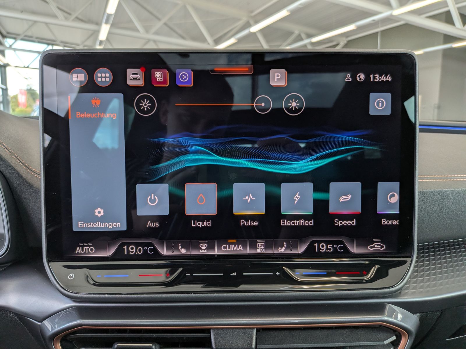 Fahrzeugabbildung CUPRA Leon 1.5 eTSI DINAMICA MATRIX ACC PANO AHK 5J-Ga