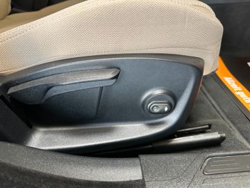 MYAUTOCENTER – Gebraucht- und Jahreswagen mit Werkstattservice in Pfaffenhofen Jaguar XE Pure *LED*Keyless*2-Zonen*Tempo*Navi*