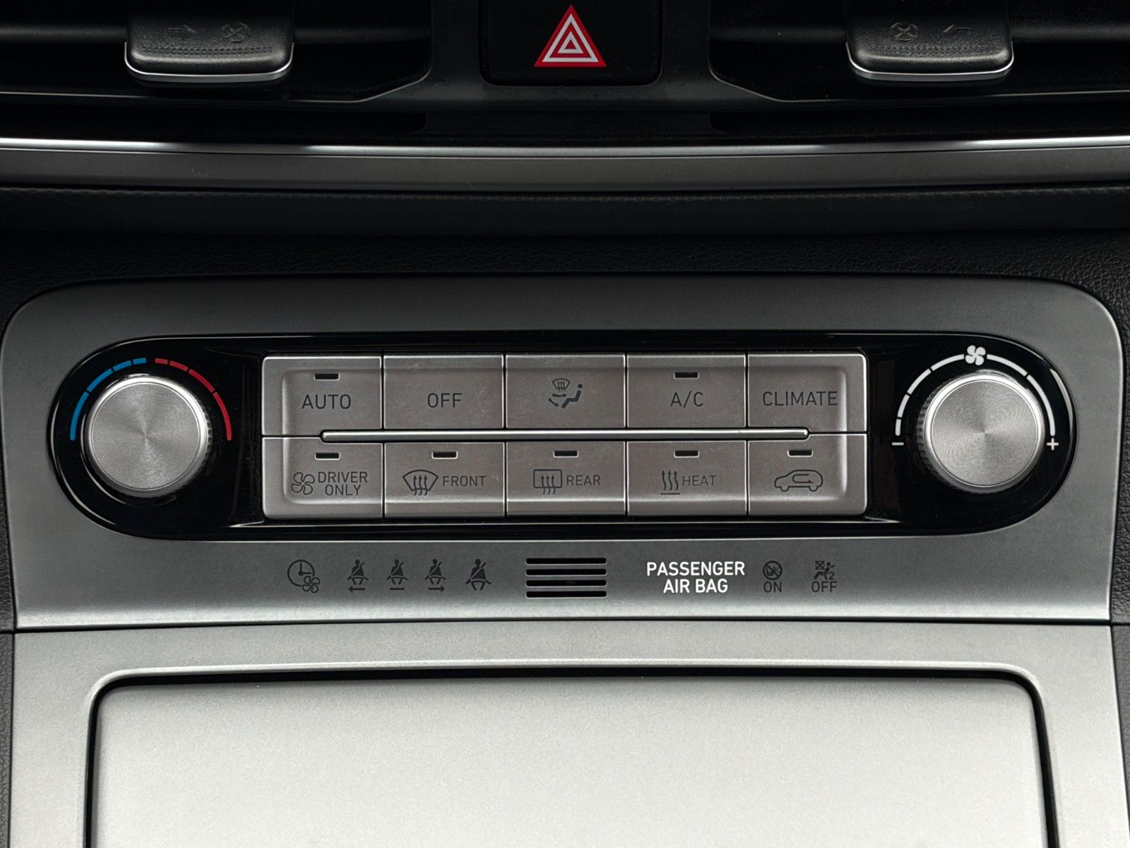 Fahrzeugabbildung Hyundai KONA E Basis 2WD LKAS CAM CarPlay DAB+ 17" 305km