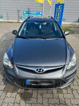 Hyundai i 30 cw - Hyundai i30 aus 2010 mit Diesel-Antrieb