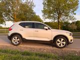 Volvo XC40 D4 AWD Momentum Pro Geartronic Momentum Pro - Volvo XC40 Momentum mit Diesel-Antrieb