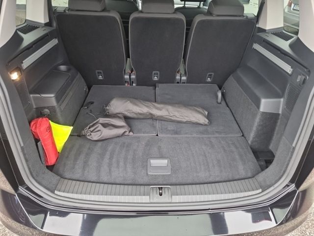 Fahrzeugabbildung Volkswagen Touran 2,0 TDI DSG MOVE 7-SITZER NAVI KAMERA SHZ