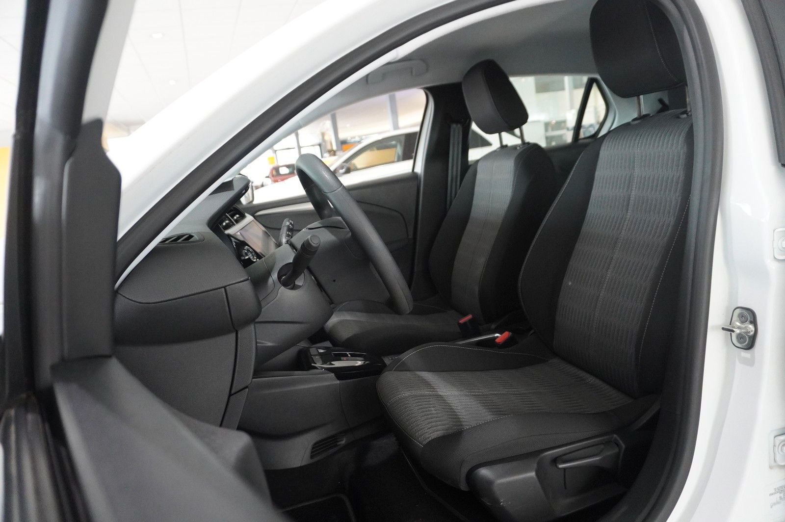 Fahrzeugabbildung Opel Corsa-e F EDITION 7KW NAVI/VIRT/SPORT/DAB/WÄRMEP