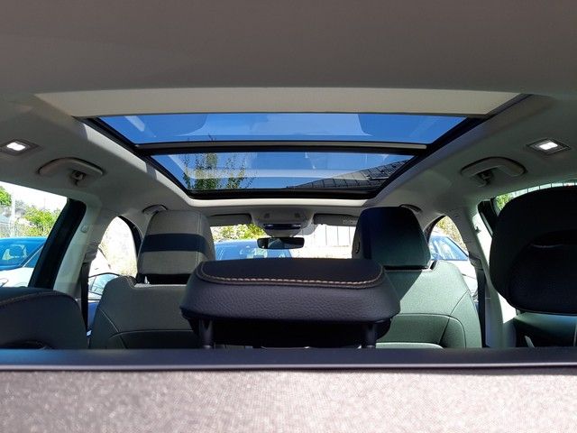 Fahrzeugabbildung Skoda Octavia Combi Selection 2.0TDI DSG PANO Leder