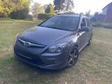 Hyundai i30 CW 1.6 CRDi 66 kW Edition20 - Hyundai i30 aus 2012 mit Diesel-Antrieb: Kombi