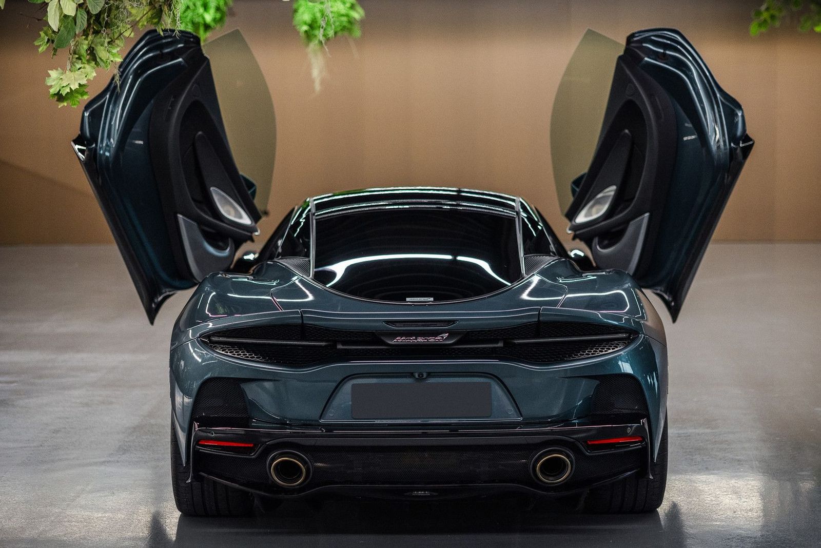 McLaren GT 4.0 V8 Btw auto, (€ 123.925,62 Ex B.T.W) B&W imagem 3
