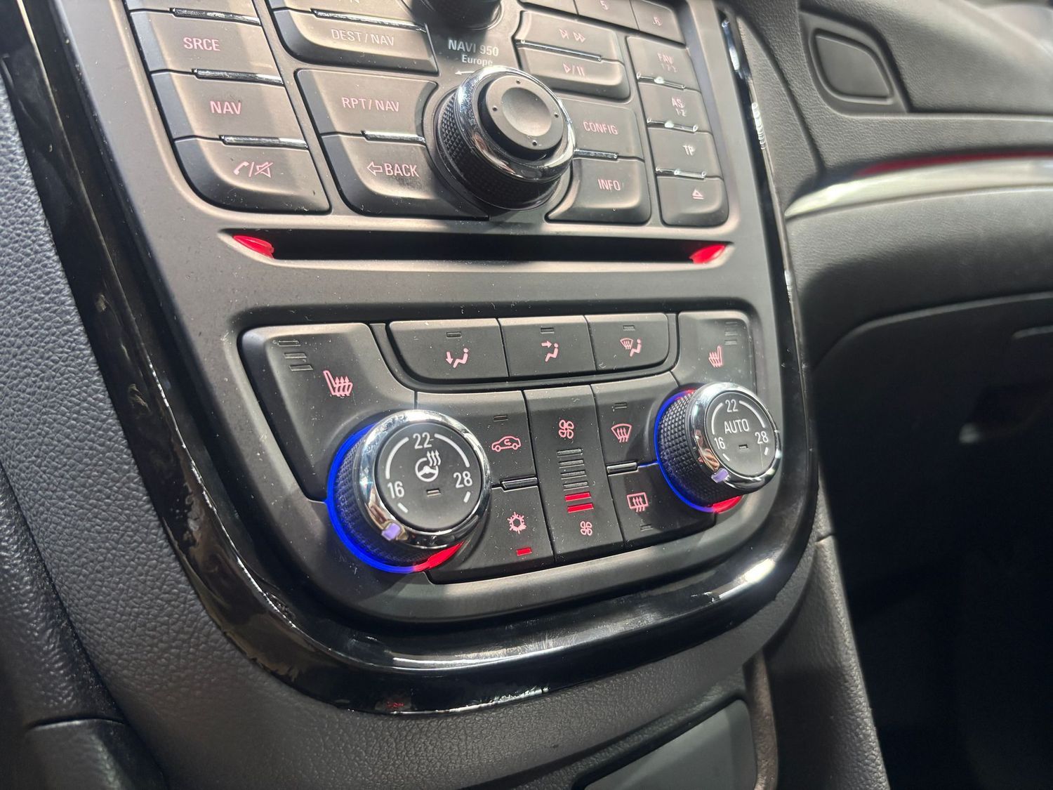 Fahrzeugabbildung Opel Mokka Innovation#Bi-Xe#Kamera#Navi#Tempomat