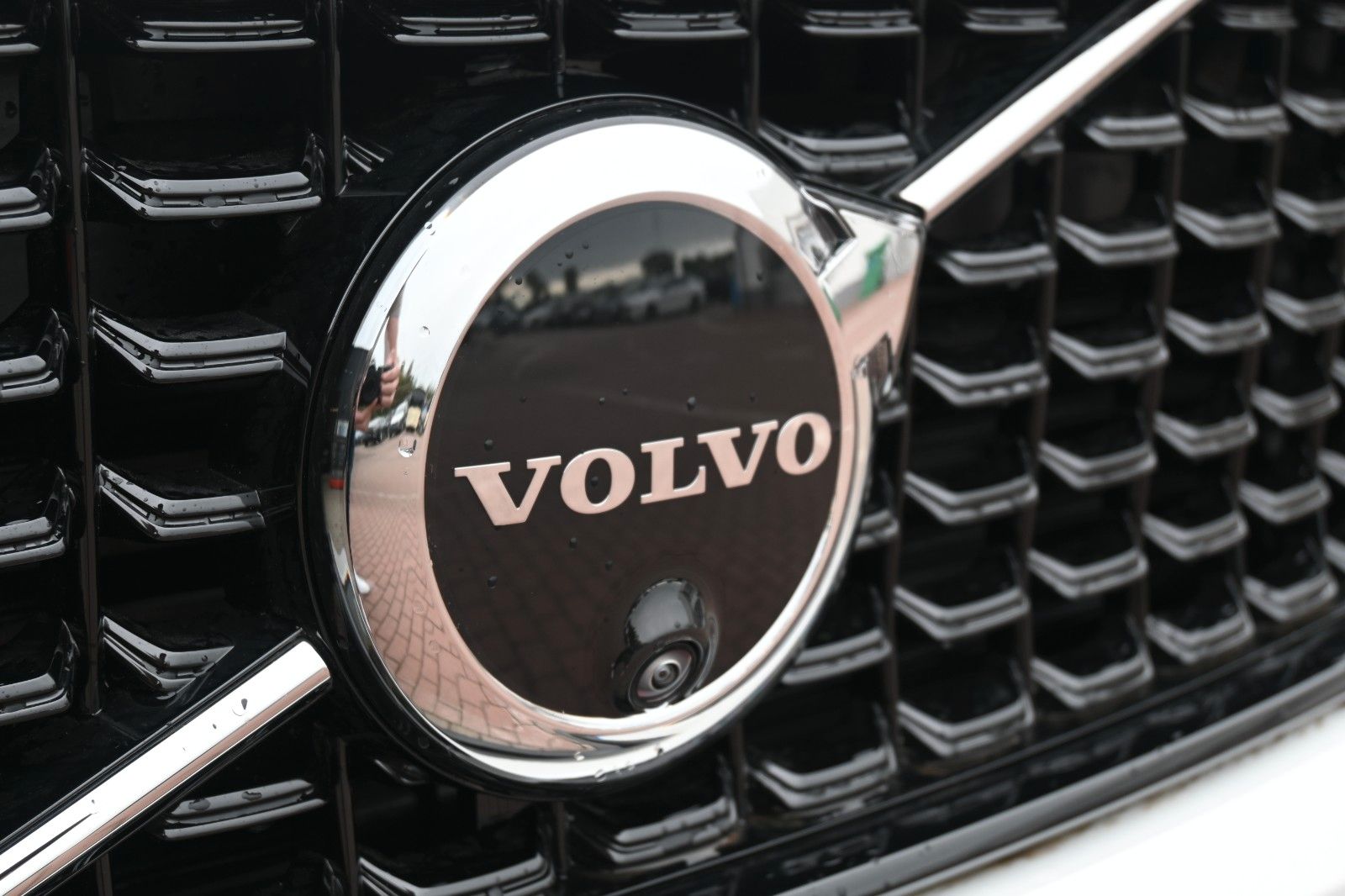 Fahrzeugabbildung Volvo XC40 B4 DKG Ultra Dark*FSHZG*PANO*360°*ACC