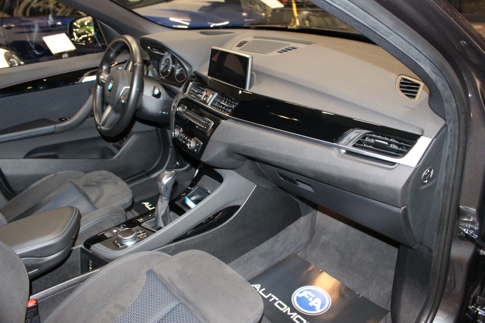 Fahrzeugabbildung BMW X1 xDrive 25 i M Sport Pano*HUD*Kamera*AHK