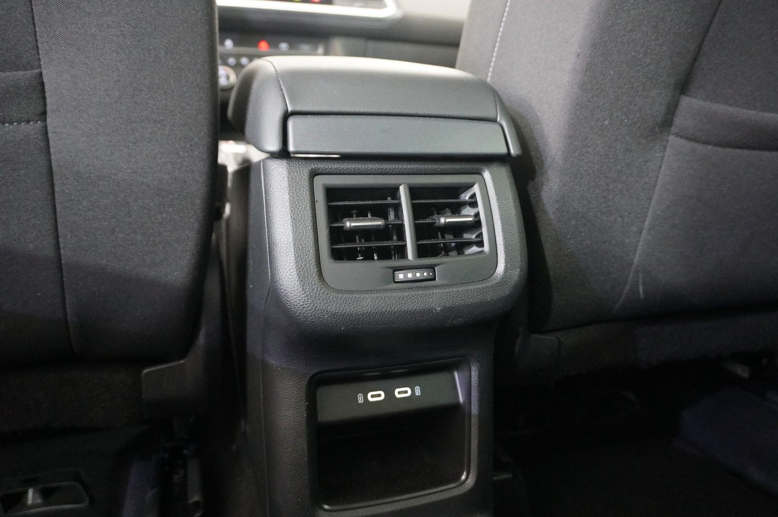 Fahrzeugabbildung SEAT Ateca 2.0 TDI STYLE NAVI/LED/SHZ/TEMP./PDC/DAB+
