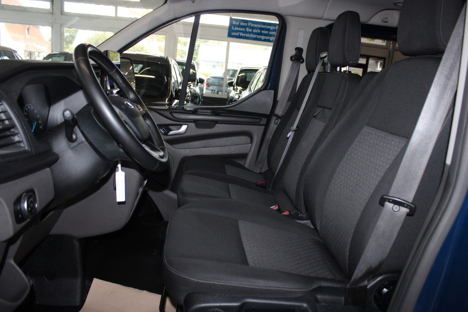 Fahrzeugabbildung Ford Transit Custom TREND 9-Sitzer Klima AHK NAVI uvm