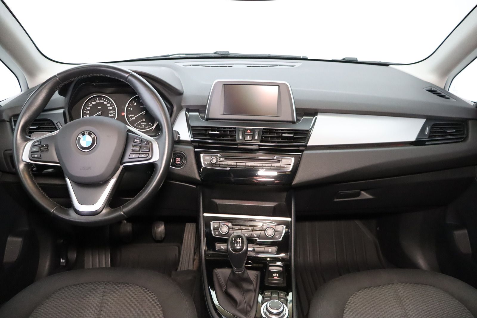 Fahrzeugabbildung BMW 218 i Active Tourer LED * Navi * PDC * Sitzhzg.
