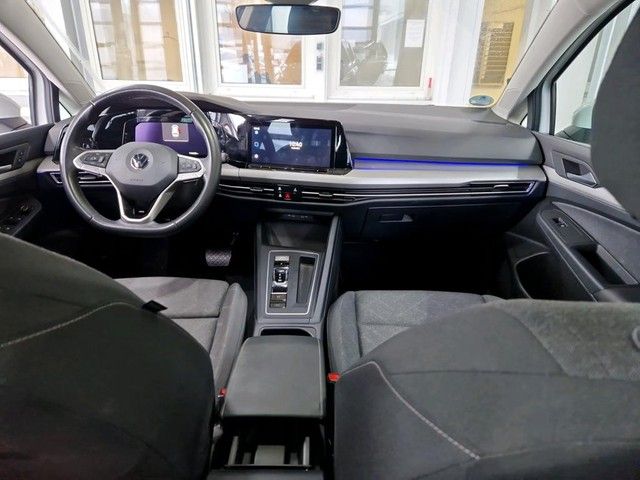 Fahrzeugabbildung Volkswagen Golf VIII Variant Life 2.0TDI DSG Navi AHK EXPOR