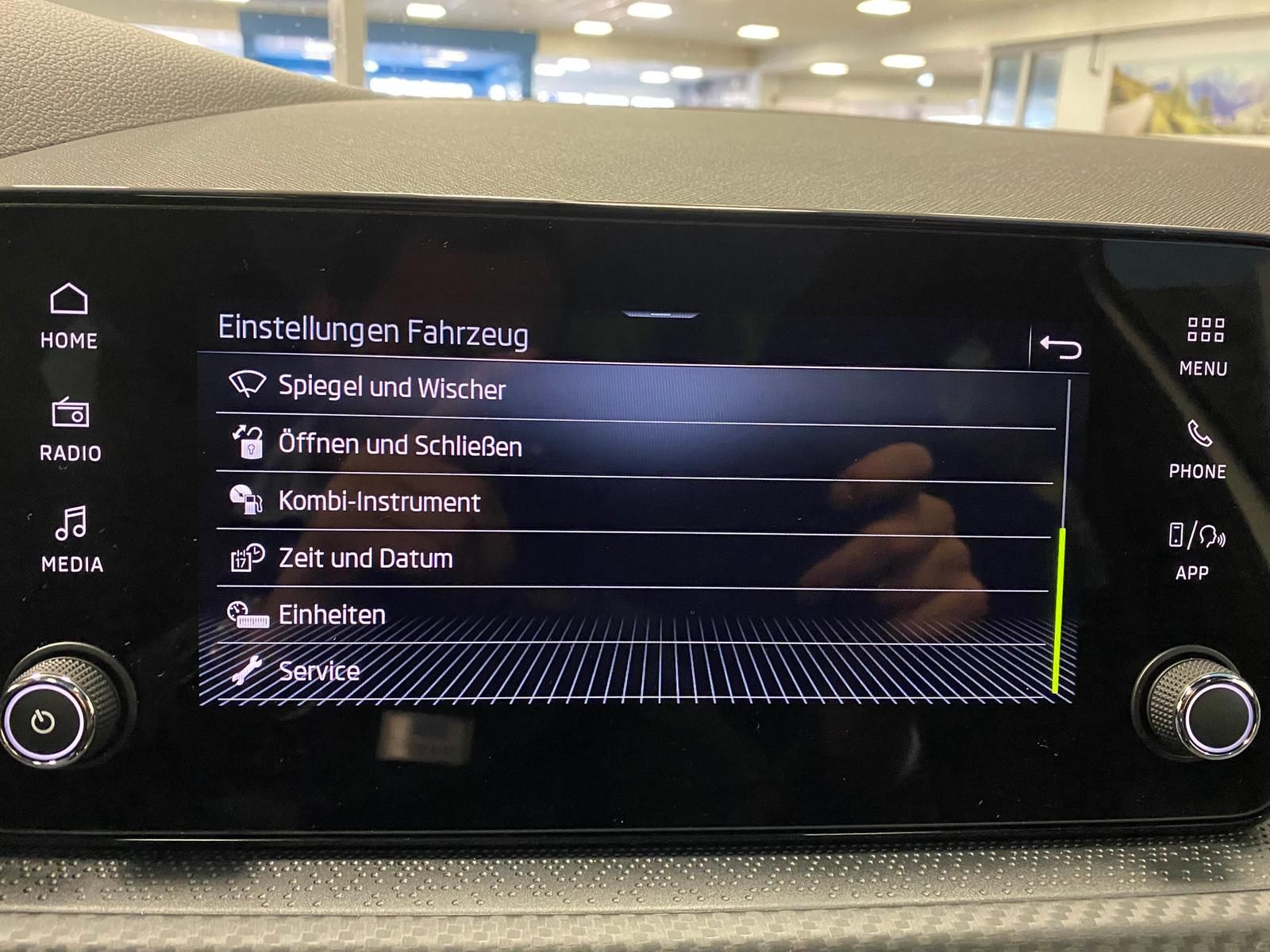 Fahrzeugabbildung SKODA Kamiq Monte Carlo 1.5 TSI DSG+AHK+MATRIX+PANO+5J