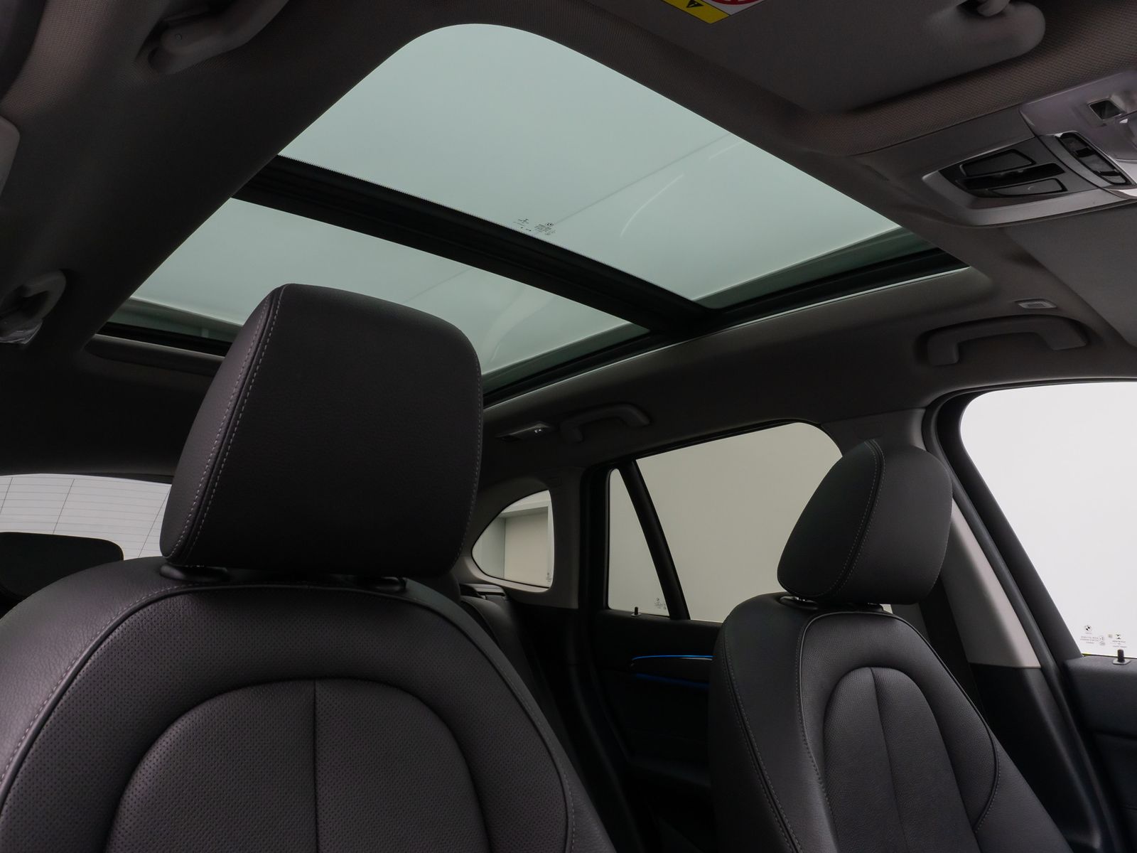 Fahrzeugabbildung BMW X1 xD25e xLine Panorama Kamera HUD DAB Komfort