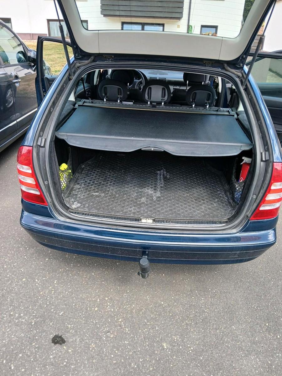 Mercedes-Benz  2004 — rear view