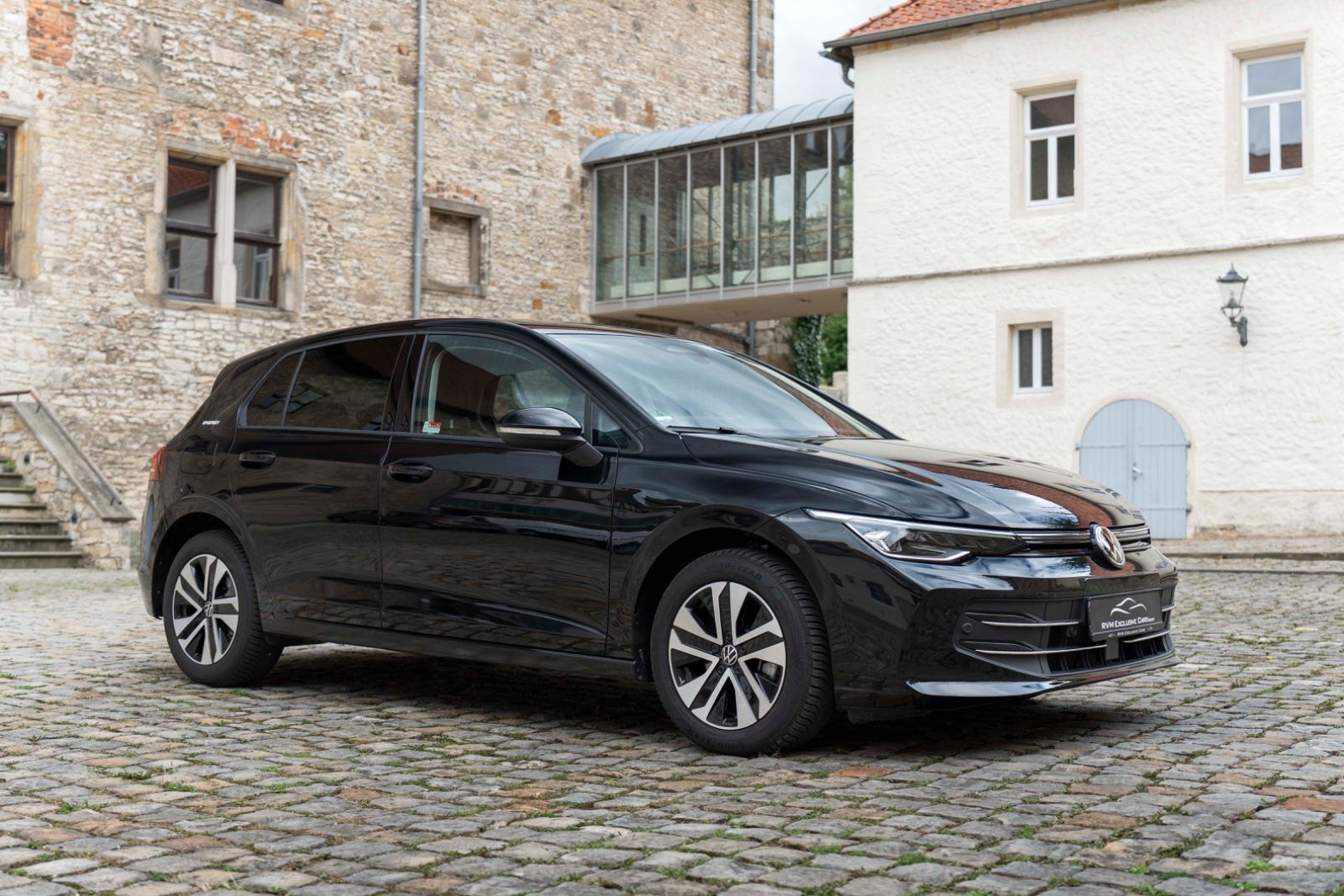 Fahrzeugabbildung Volkswagen Golf VIII 2.0 TDI ENERGY ACC LED KAM CARPLAY AHK