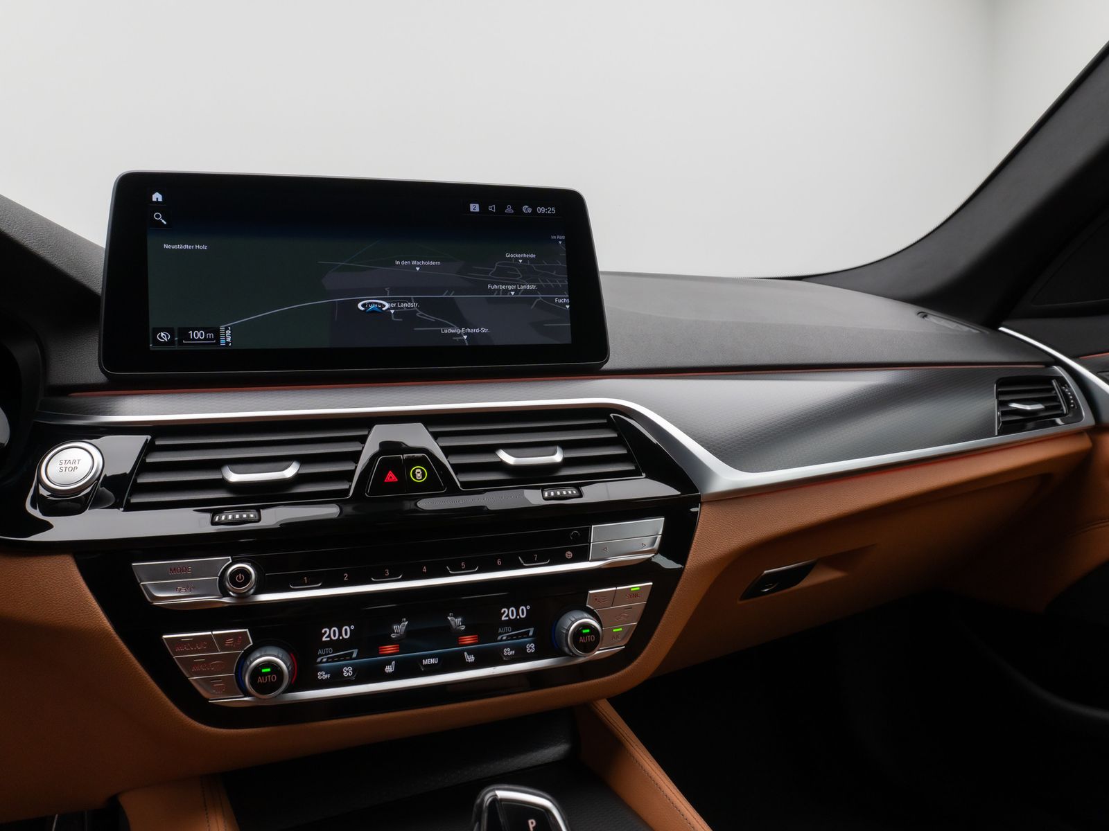 Fahrzeugabbildung BMW 530e M Sport Kamera Laser HUD DAB HiFi Komfort