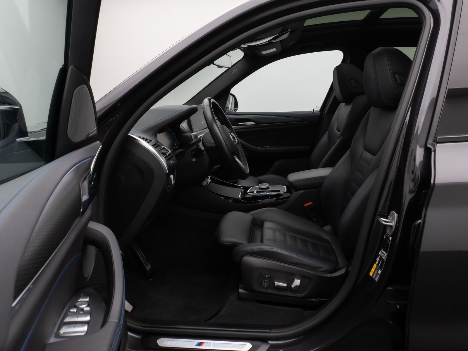 Fahrzeugabbildung BMW iX3 Impressive M Sport Panorama 360°HUD DAB H/K