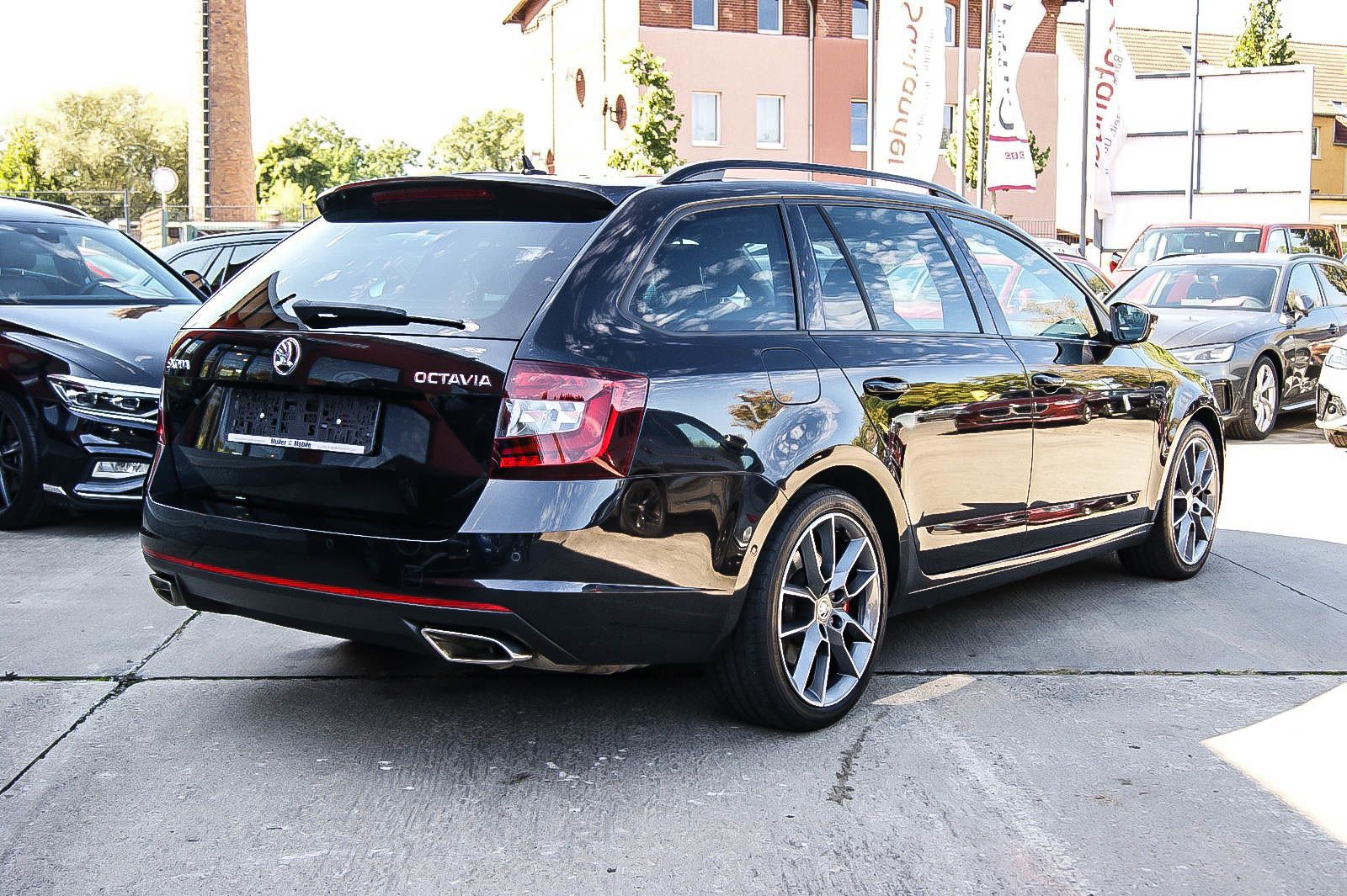 Fahrzeugabbildung SKODA Octavia Combi RS 245 VIRTUAL STANDHEIZUNG ACC DC