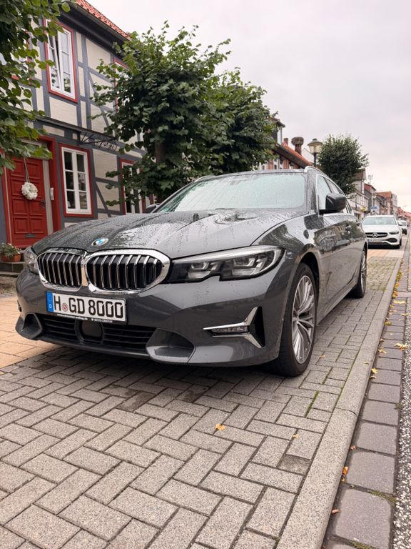 Image of BMW 320