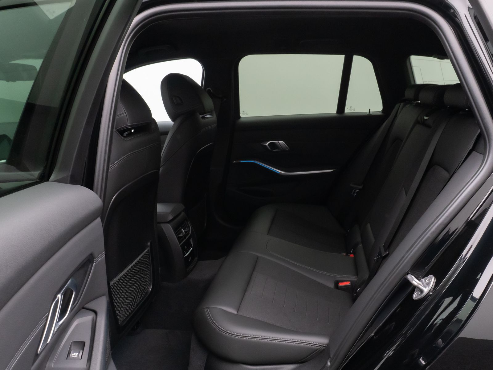 Fahrzeugabbildung BMW 330e xD SportLine Laser HUD DAB HiFi Komfort PDC