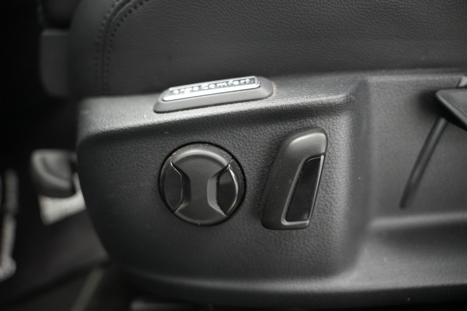 Fahrzeugabbildung Volkswagen Passat Highline *Virtual*Kamera*Start-Stopp*SHZ*
