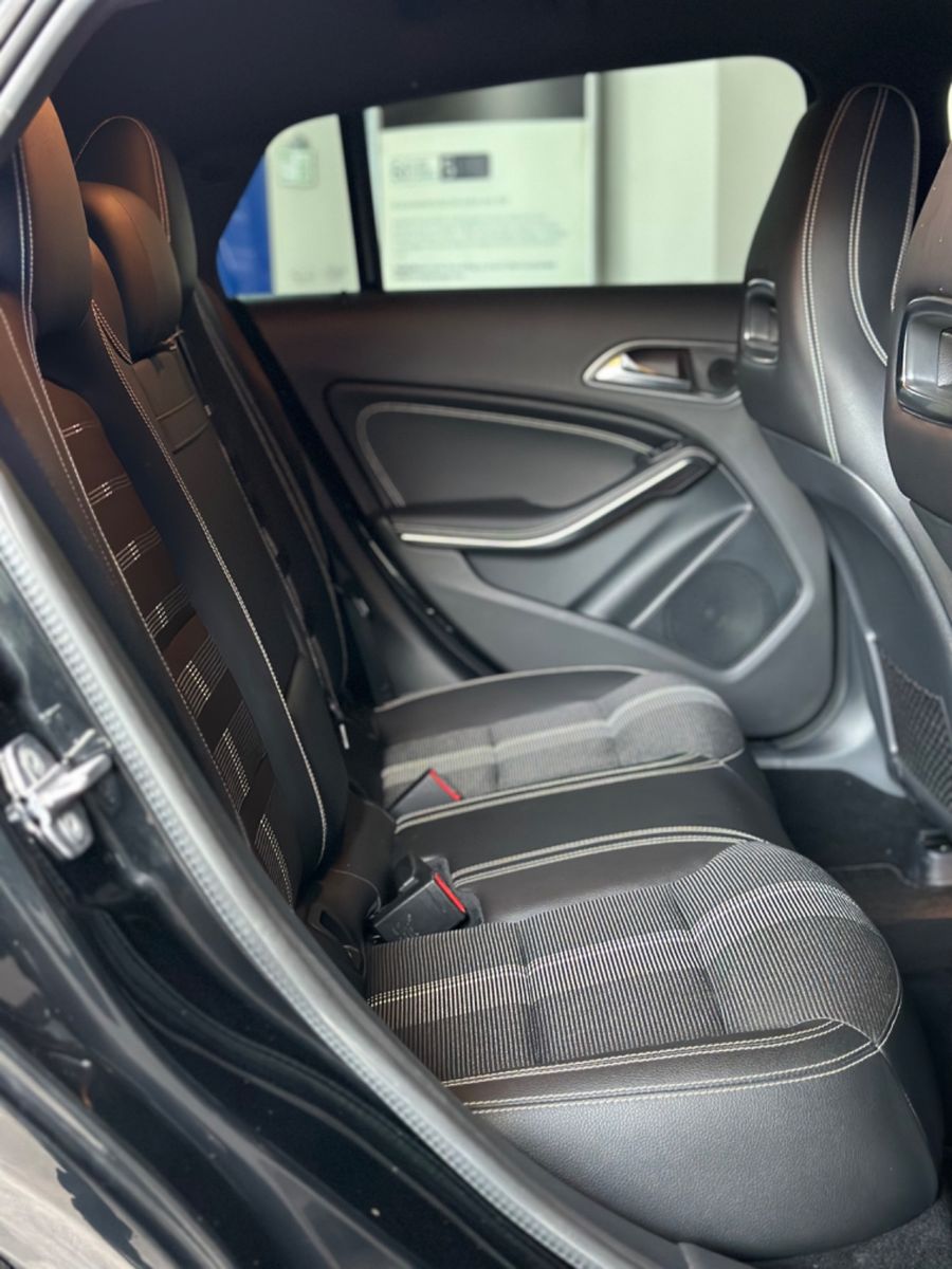 Fahrzeugabbildung Mercedes-Benz CLA 220 ShootingBrake*Black-Pa*4Matic*LED *Ambi