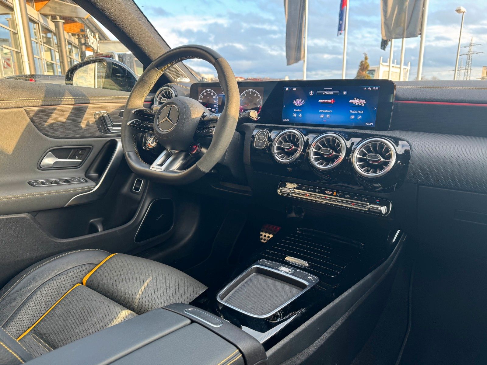 Fahrzeugabbildung Mercedes-Benz CLA 45 AMG S 4M Aero+Burm+PerfSitz+MultiB+Memory