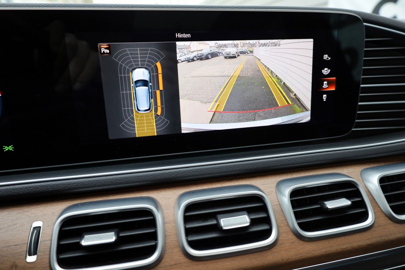 Fahrzeugabbildung Mercedes-Benz GLE 350e 4M AMG Leder,Navi,LED,Panorama,Night