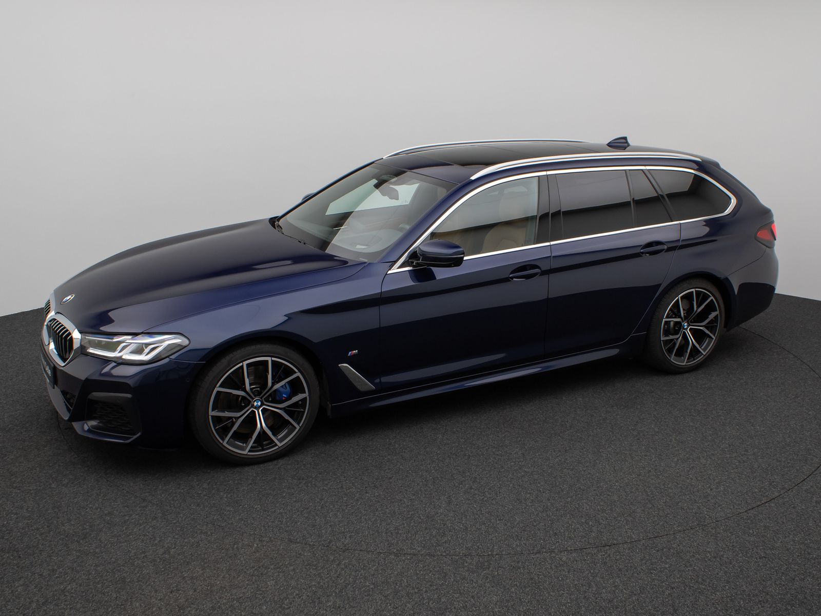 Fahrzeugabbildung BMW 530d M Sport Panorama 360°Laser HUD HiFi SoftCL