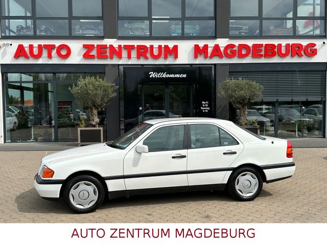 Mercedes-Benz C 180 Lim. Autom. SSD RCD "Klassiker"