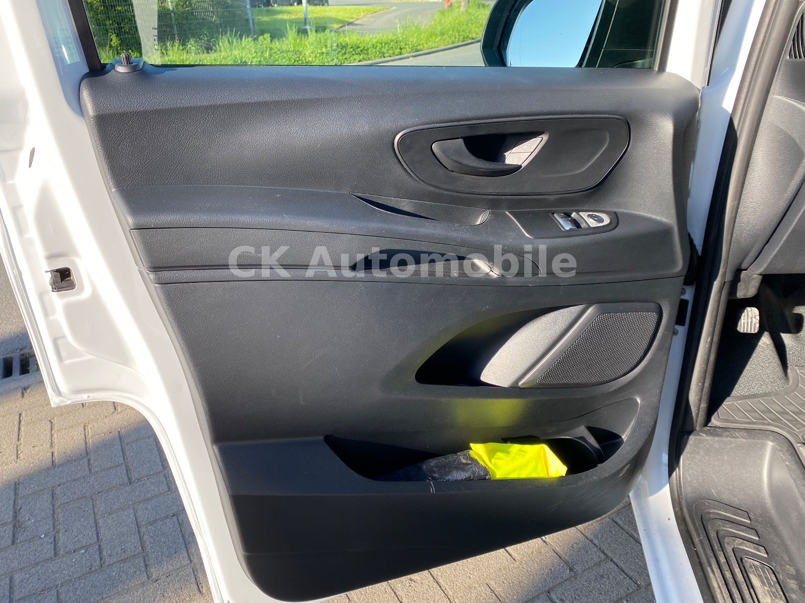 Fahrzeugabbildung Mercedes-Benz Vito Mixto 110CDI Kompakt/5 Sitze/Navi/Klima/AHK