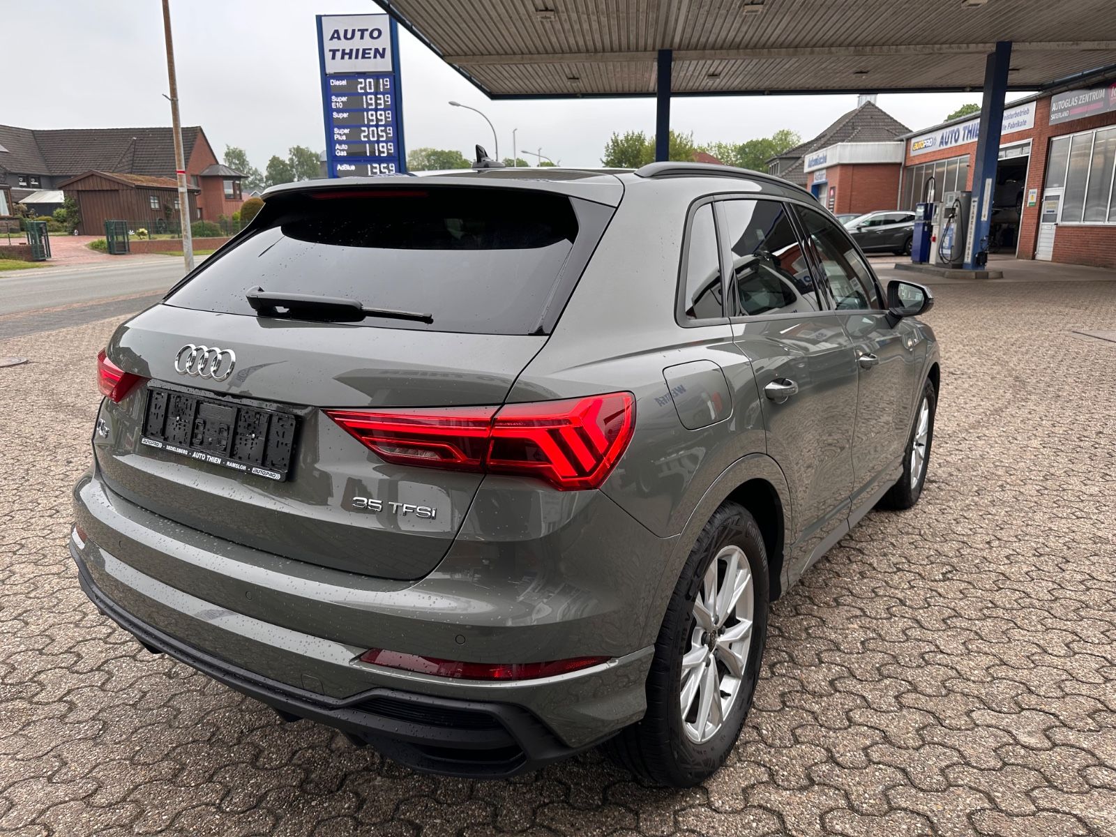 Fahrzeugabbildung Audi Q3 35 TFSI S line S Tronic Navi/ACC/SHZG/LED/PDC