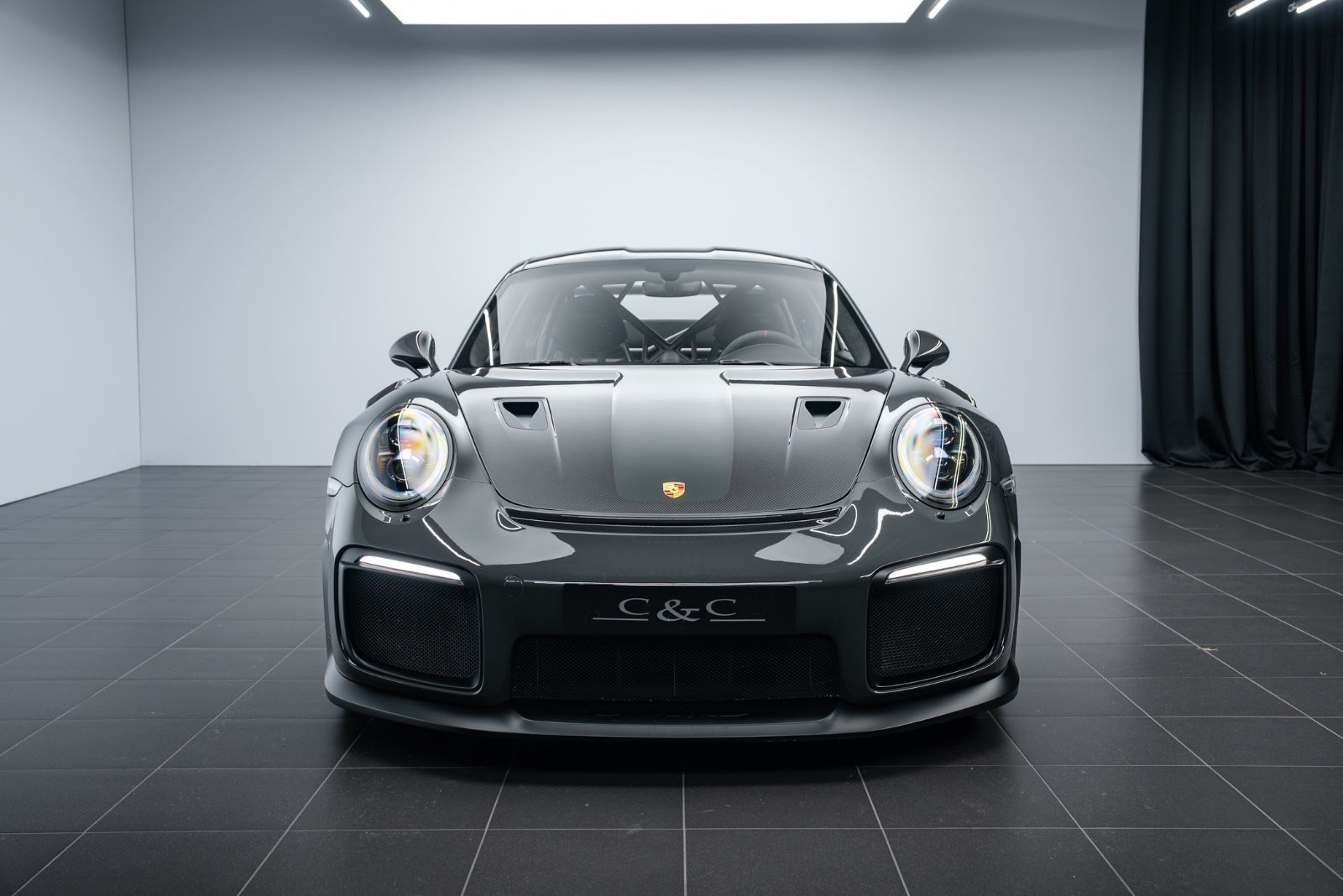 Fahrzeugabbildung Porsche 911 GT2 RS WEISSACH/PTS/LIFT/KAMERA/1.HAND/BOSE