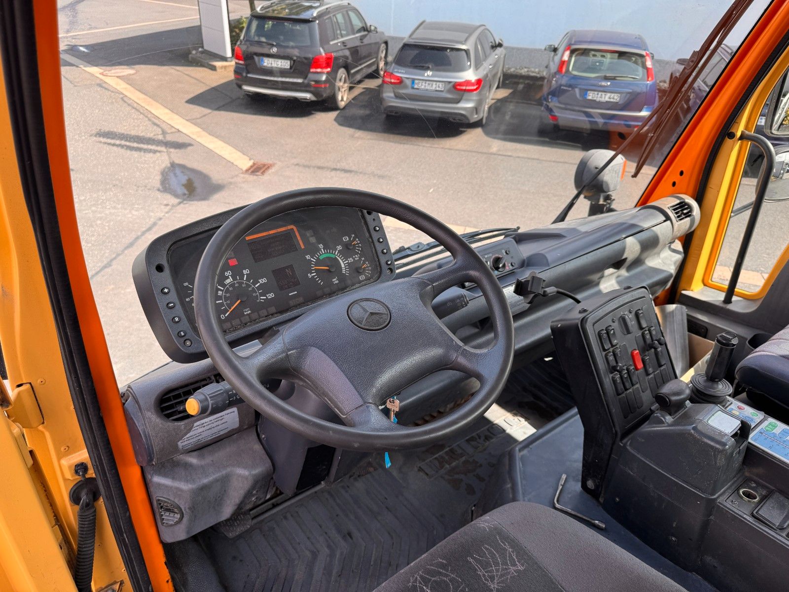 Fahrzeugabbildung Unimog U300 4x4 Vario-Pilot Klima