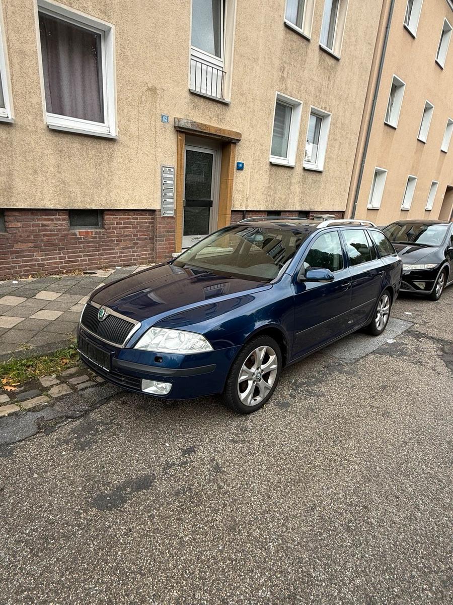 Skoda Octavia 2008 — rear view