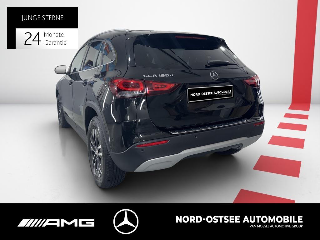 Mercedes-Benz GLA 180 d STYLE LED KAMERA SHZ SPURH PDC NAVI
