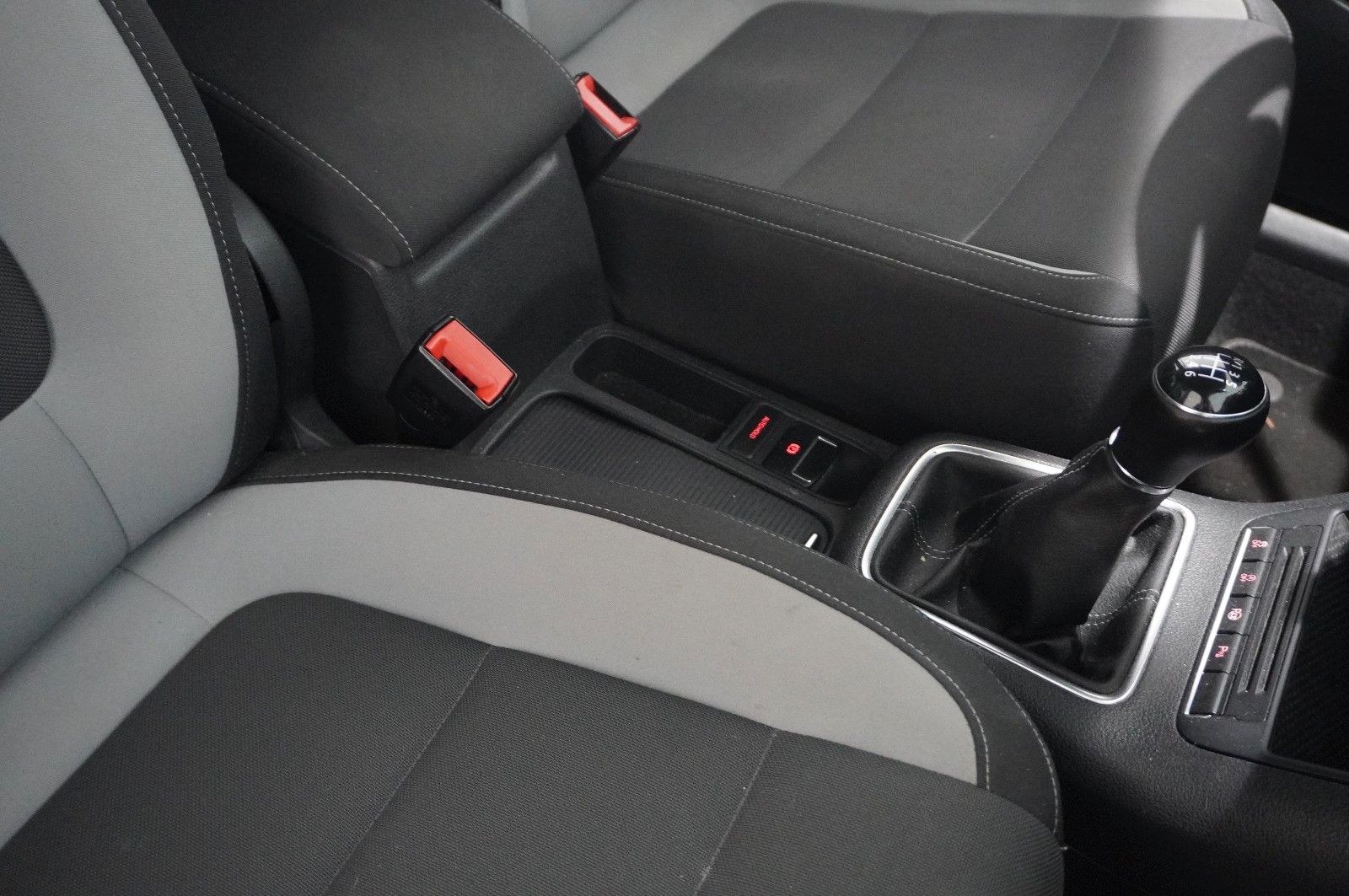 Fahrzeugabbildung Volkswagen Tiguan 2.0D LIFE KLIMA/SHZ/PDC/AUX/NEBEL