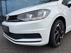 Fahrzeugabbildung Volkswagen Touran 1.5 TSI 7-Sitzer Einparkh. Tempomat 17"