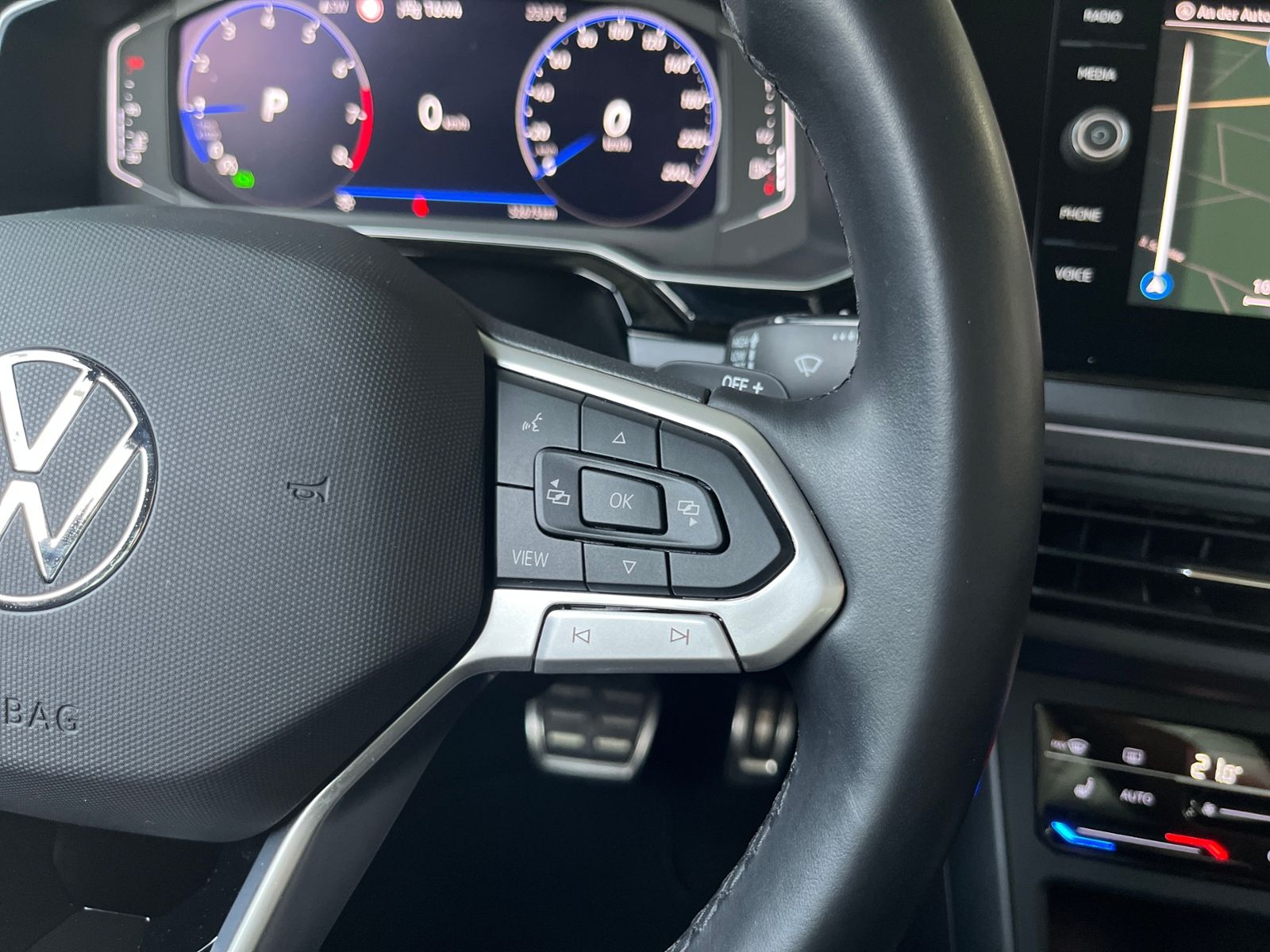 Fahrzeugabbildung Volkswagen Taigo R-Line 1.5 DSG KLIMA AHK LED NAV SHZ