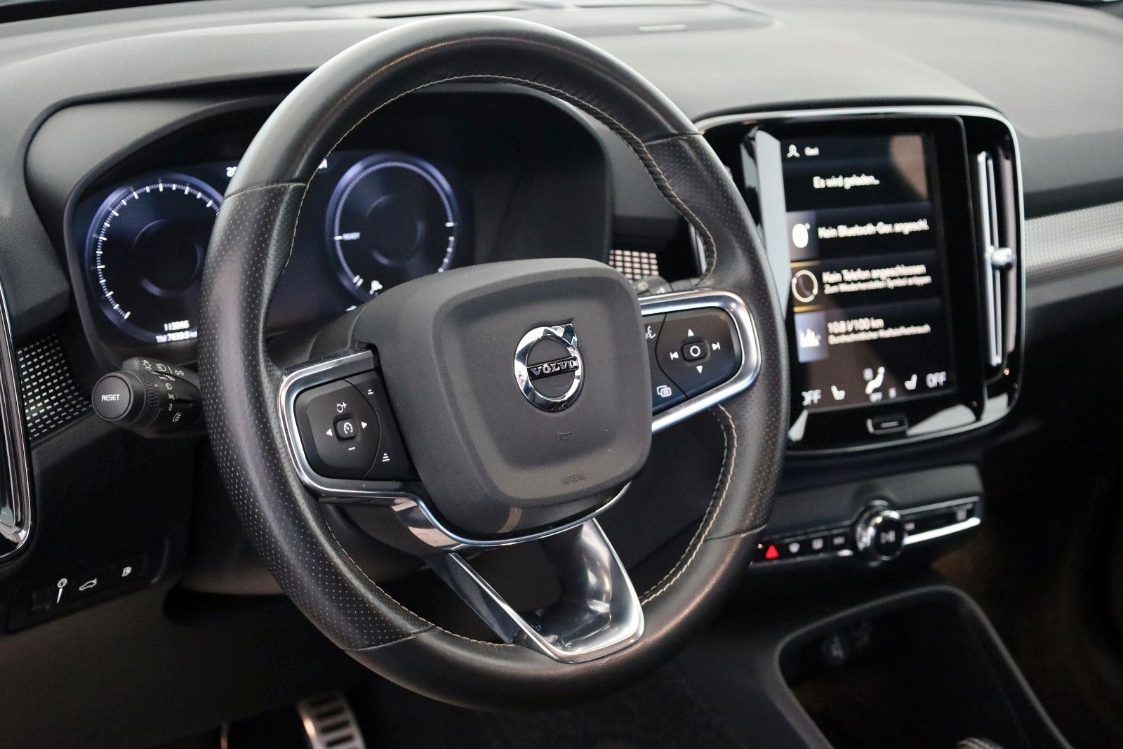 Fahrzeugabbildung Volvo XC40 T5 Recharge R Design Leder,Navi,PanDach,360