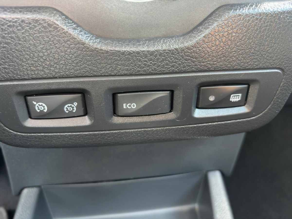 Fahrzeugabbildung Dacia Lodgy Stepway SCe 100 7-Sitzer - mit KI generiert/bearbeitet
