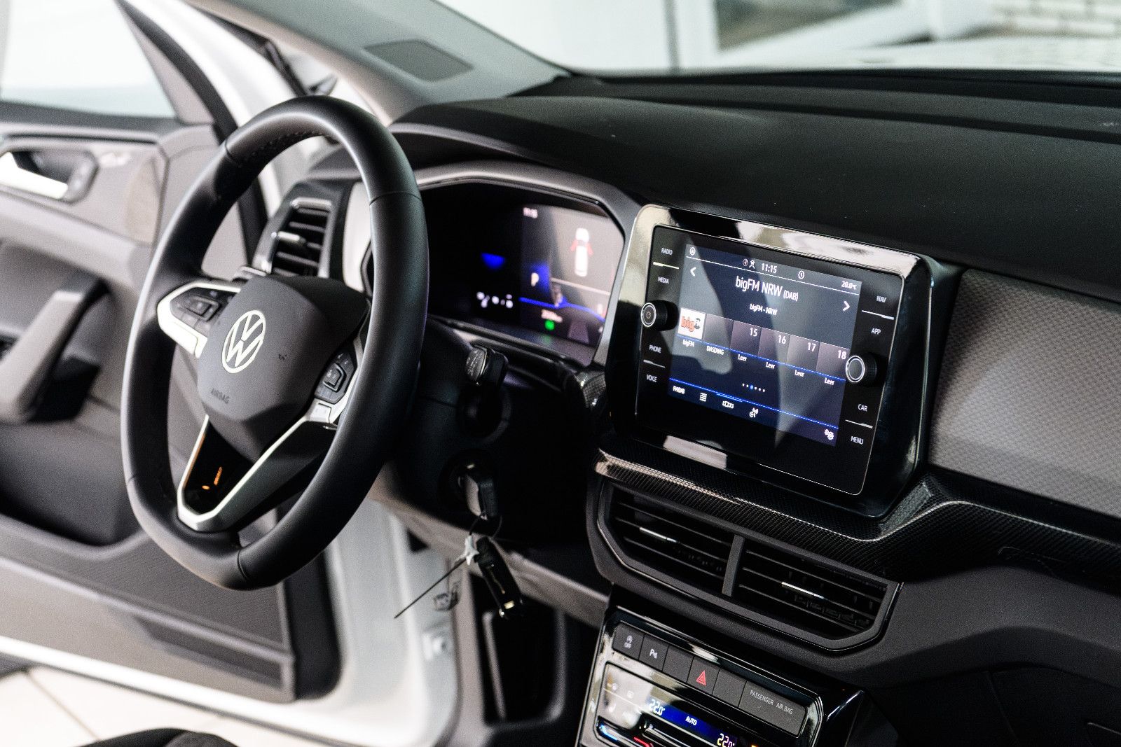 Fahrzeugabbildung Volkswagen T-Cross 1.0 TSI 85 kW Life +LED +ACC +Allwetter