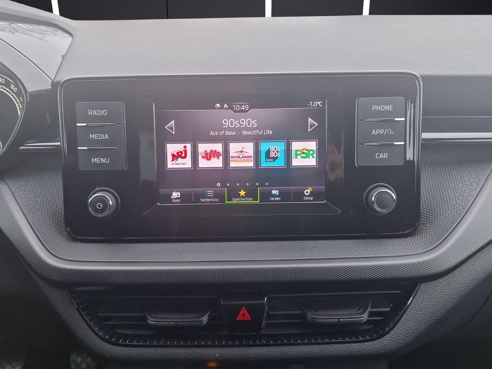 Fahrzeugabbildung SKODA Fabia Active 1.0 MPI DAB SH KLIMA