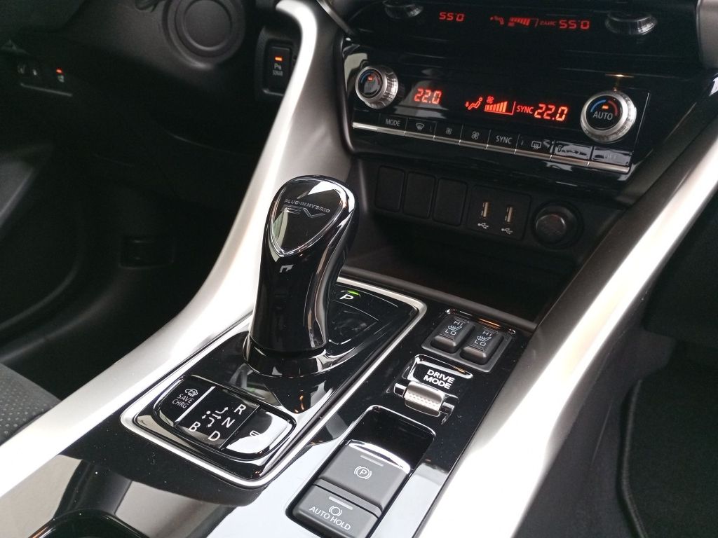 Fahrzeugabbildung Mitsubishi Eclipse Cross Plug-in Hybrid PLUS 2.4 MIVEC 4WD