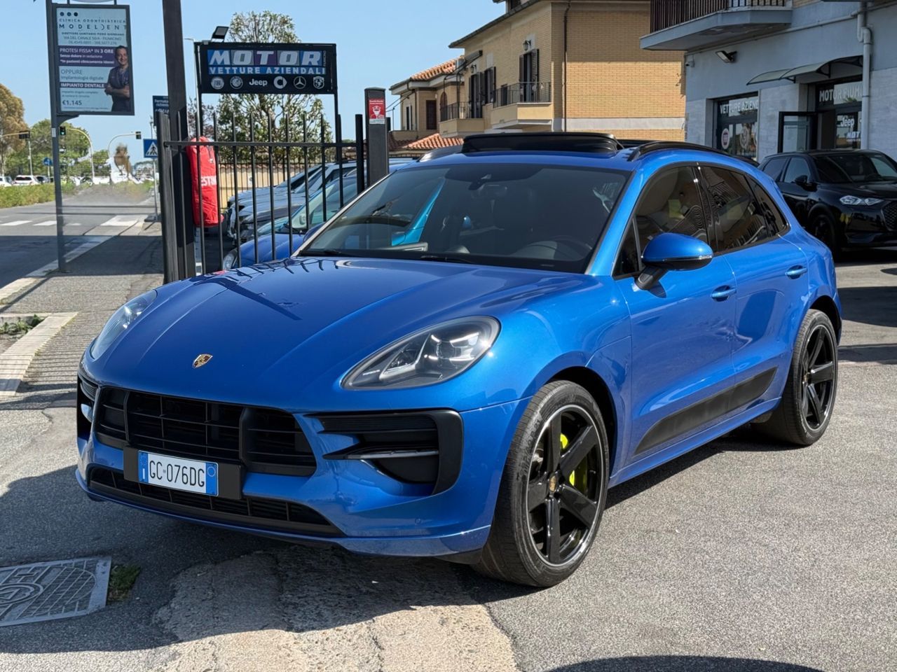 PORSCHE Macan