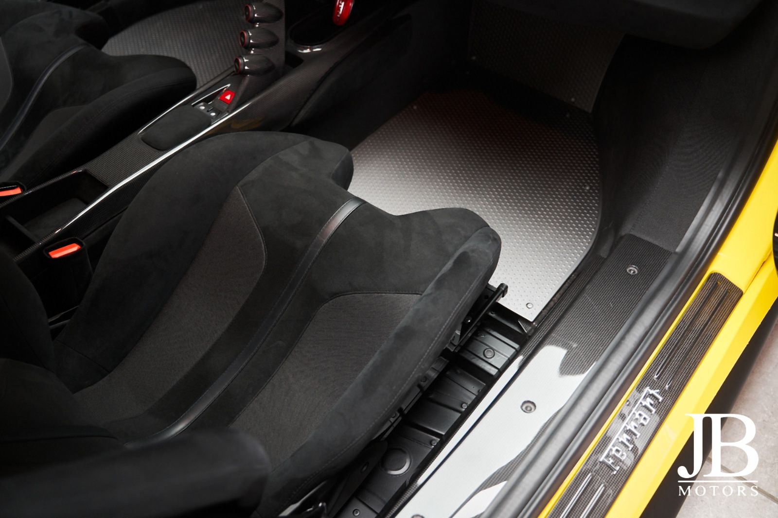 Fahrzeugabbildung Ferrari 488 Pista Racing Seats Lightweight Carbon German