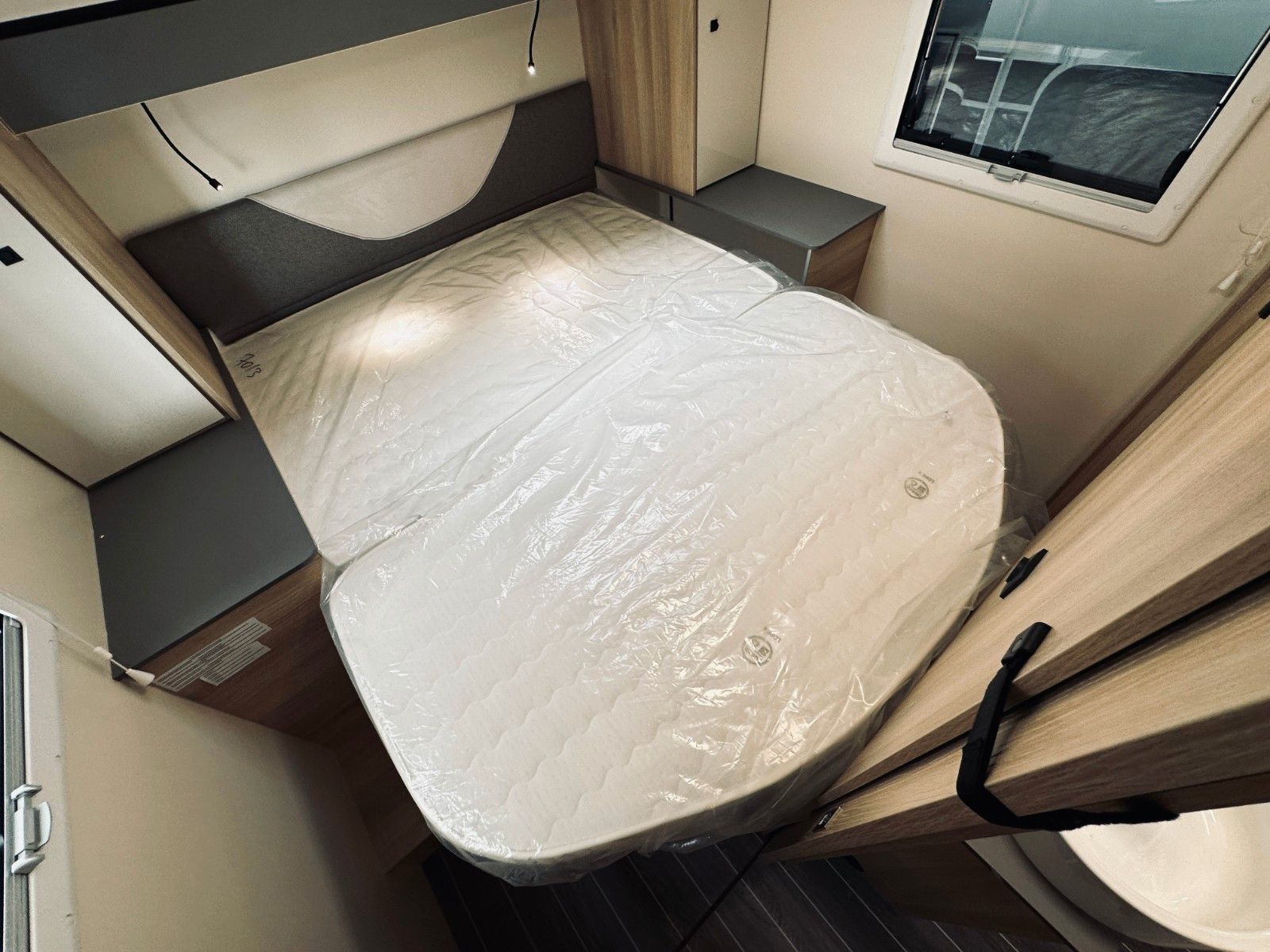 Fahrzeugabbildung NobelART T-6000 - Modell 2026 - Hubbett