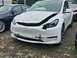Tesla Model Y Performance Dual AWD Unfall - Tesla Model Y Unfallwagen
